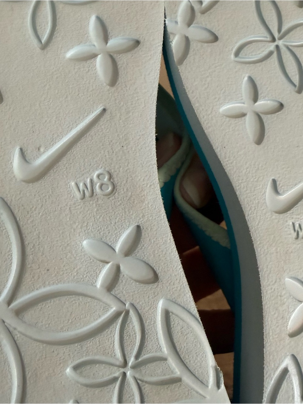Nike Celso Flip Flops Blue White Women’s Size 8 Sandals Summer Beach Pool - Picture 3 of 4